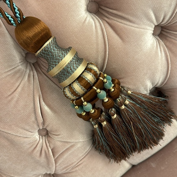 NWOT LUXURY DRAPE TIE BACK SINGLE PIECE - Picture 14 of 17